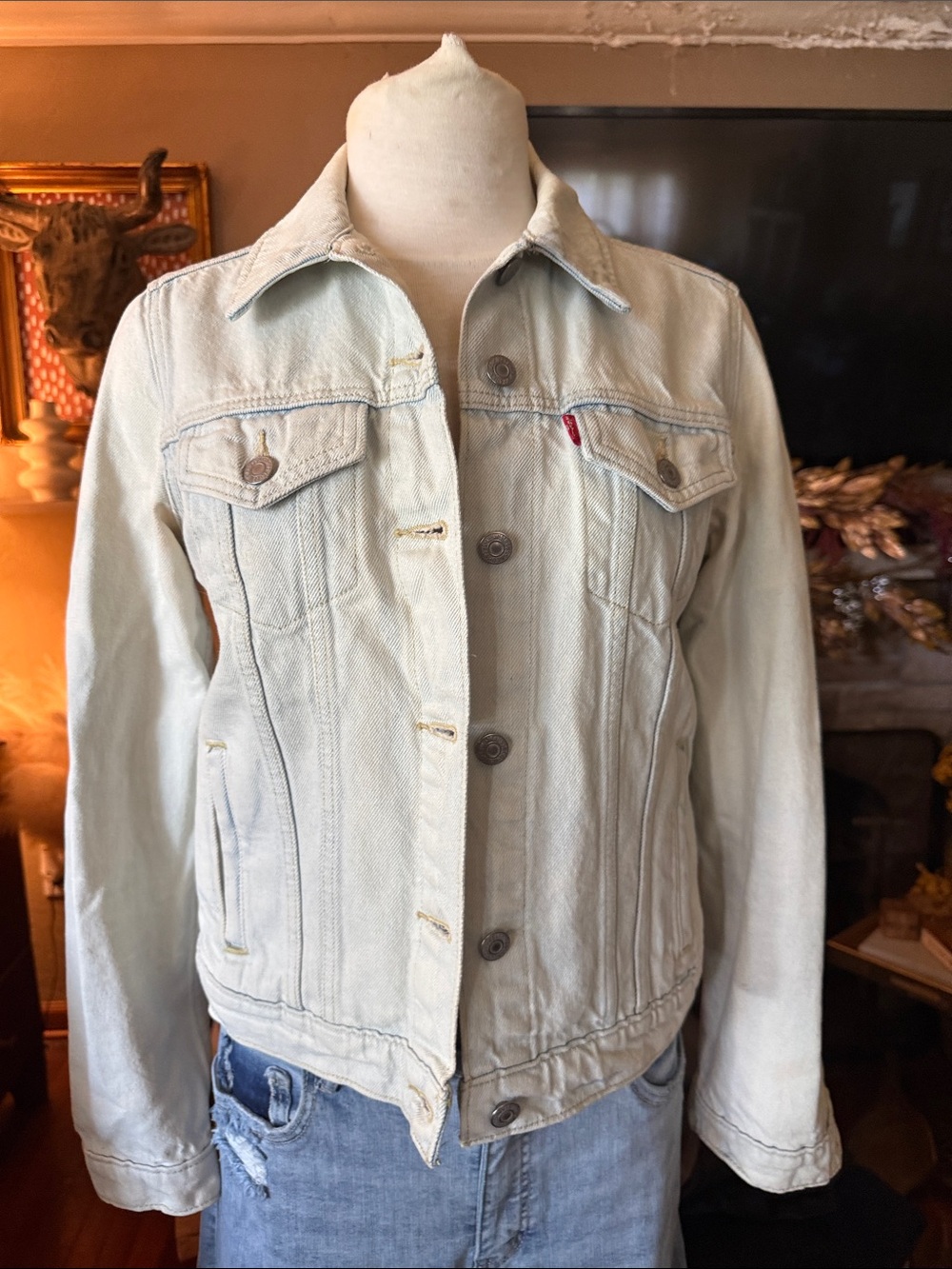 Levi's Women's Floral Embroidered Sleeve Original Trucker Denim Jacket Medium